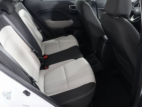 Used 2023 Hyundai Venue SEL image 20