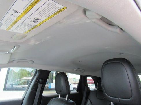 Used 2020 Jeep Cherokee Limited AWD/4WD image 17