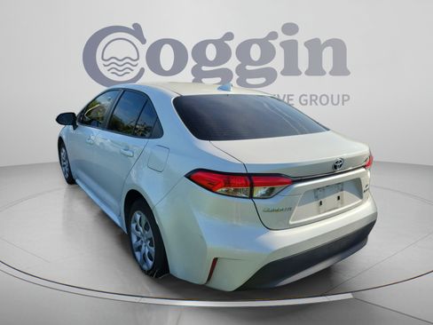 Used 2023 Toyota Corolla LE FWD image 3