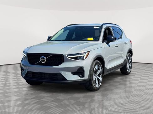Certified 2024 Volvo XC40 B5 Core w/ Climate Package AWD/4WD image 2