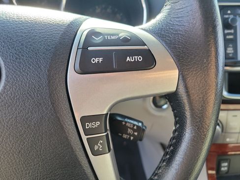 Used 2013 Toyota Highlander Limited FWD image 19