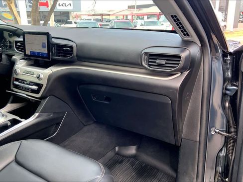 Certified 2022 Ford Explorer XLT w/ Equipment Group 202A image 18