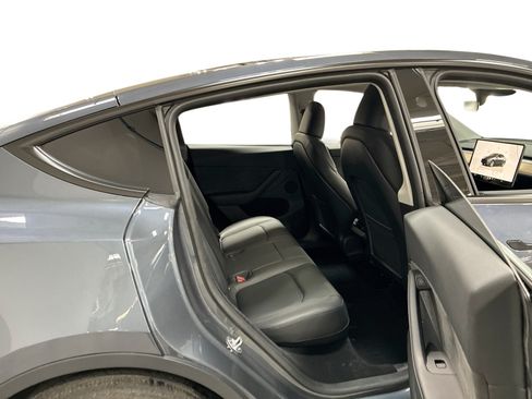 Certified 2023 Tesla Model Y Long Range AWD/4WD image 11