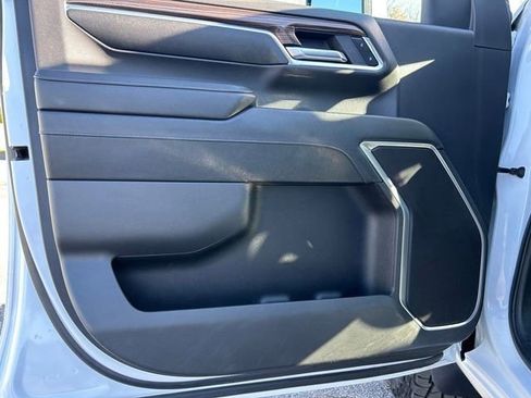 Used 2024 Chevrolet Silverado 2500 LT AWD/4WD image 18