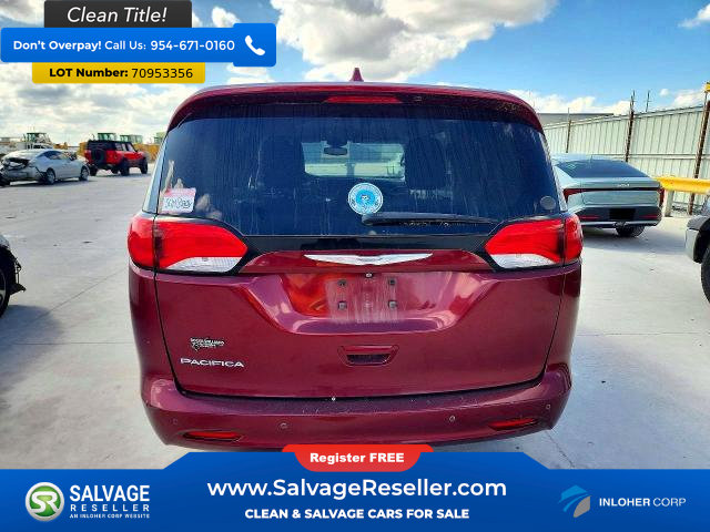 Used 2017 Chrysler Pacifica Touring w/ Tire & Wheel Group FWD image 8