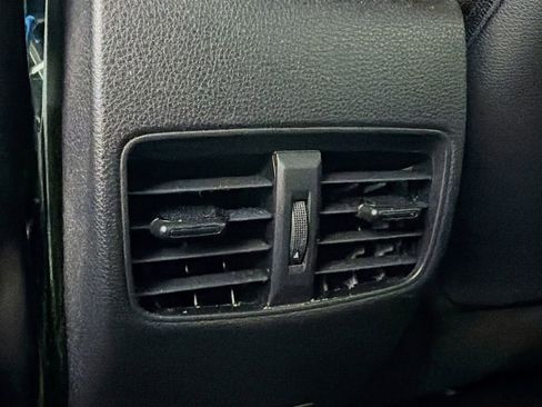 Used 2022 Toyota Corolla Cross XLE FWD image 27
