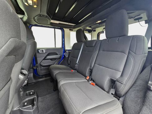 Used 2019 Jeep Wrangler Unlimited Sahara AWD/4WD image 17