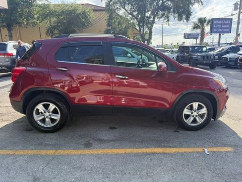 Used 2018 Chevrolet Trax LT w/ LT Convenience Package FWD image 4