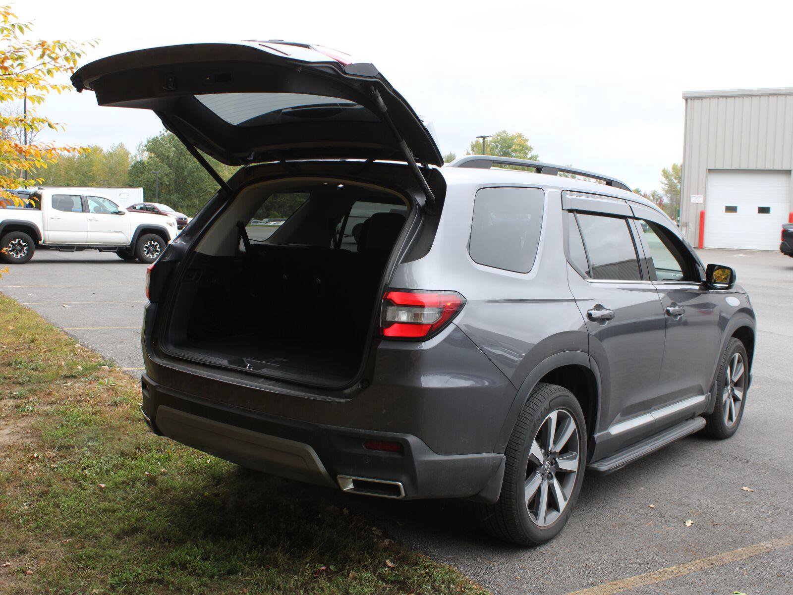 Certified 2024 Honda Pilot Touring image 7