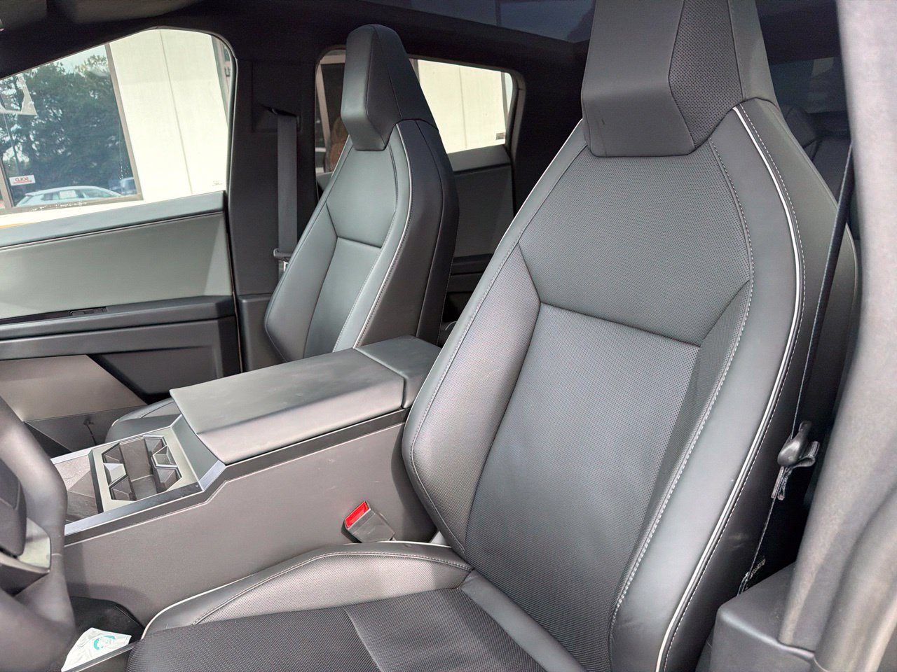 Used 2024 Tesla Cybertruck AWD Crew Cab image 2