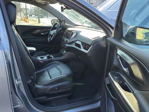 Used 2024 GMC Terrain SLT image 25