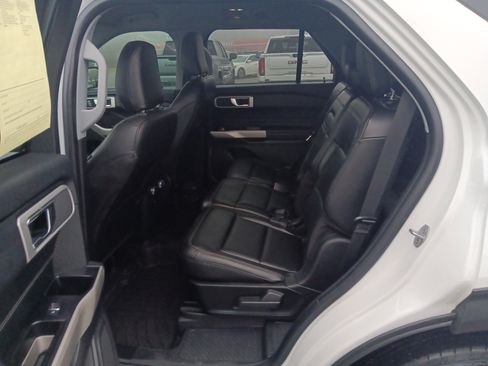 Used 2022 Ford Explorer XLT w/ Equipment Group 202A image 28