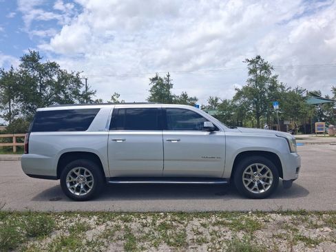 Used 2017 GMC Yukon XL SLT w/ Open Road Package RWD image 5