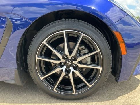 Used 2023 Toyota GR86 RWD image 10