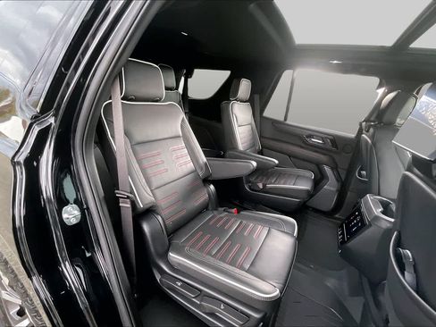 Used 2025 GMC Yukon AT4 Ultimate w/ LPO, Floor Liner Package AWD/4WD image 19