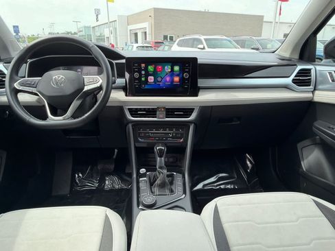 Used 2025 Volkswagen Taos SE w/ Panoramic Sunroof Package AWD/4WD image 10