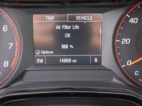 Certified 2025 Chevrolet Trax RS w/ Sunroof Package image 30