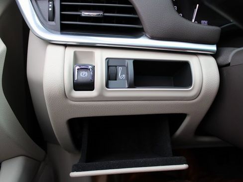 Used 2016 Cadillac XTS Luxury image 23