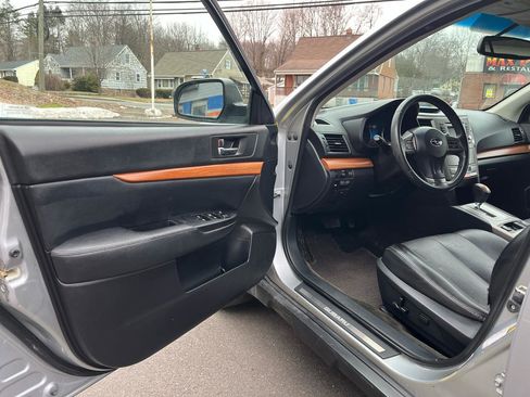 Used 2013 Subaru Outback 2.5i Limited w/ Moonroof Pkg image 10