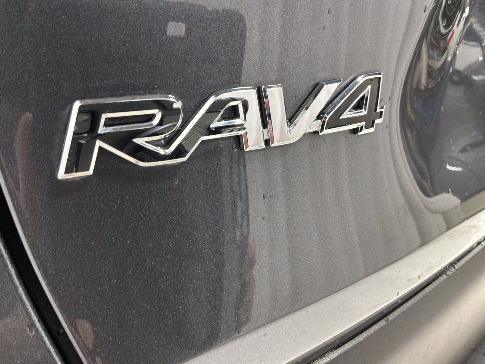 Used 2025 Toyota RAV4 LE AWD/4WD image 10