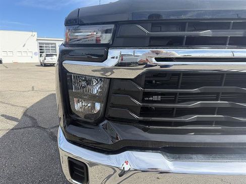 Used 2024 Chevrolet Silverado 2500 LT w/ Z71 Off-Road Package AWD/4WD image 10