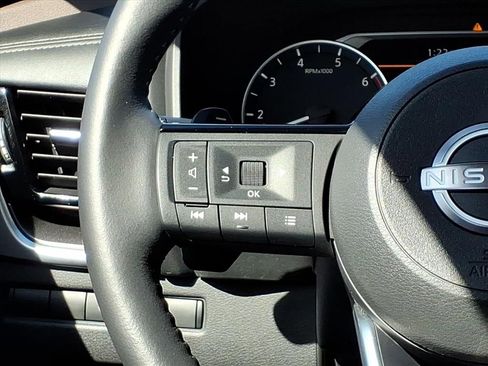 Used 2022 Nissan Rogue SV w/ SV Premium Package image 29