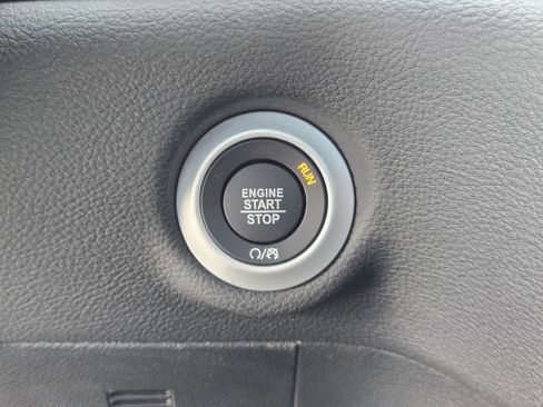 New 2026 Chrysler Pacifica Select image 13