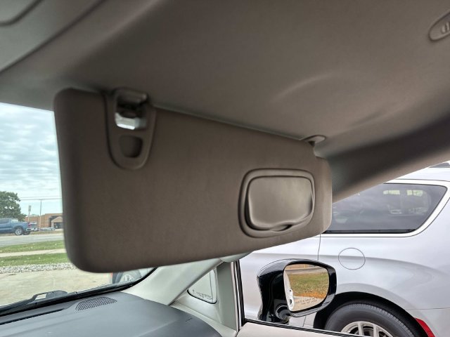 Used 2024 Chrysler Pacifica Touring-L FWD image 30