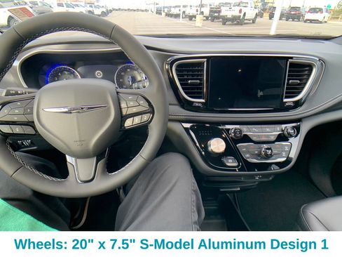 New 2026 Chrysler Pacifica Select w/ S Appearance Package image 14