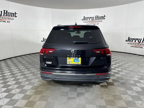 Used 2022 Volkswagen Tiguan SE w/ Panoramic Sunroof Package AWD/4WD image 5