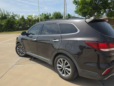 Used 2018 Hyundai Santa Fe SE FWD image 4