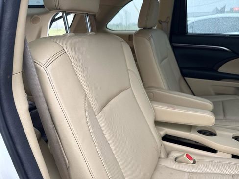 Used 2014 Toyota Highlander Limited Platinum AWD/4WD image 47