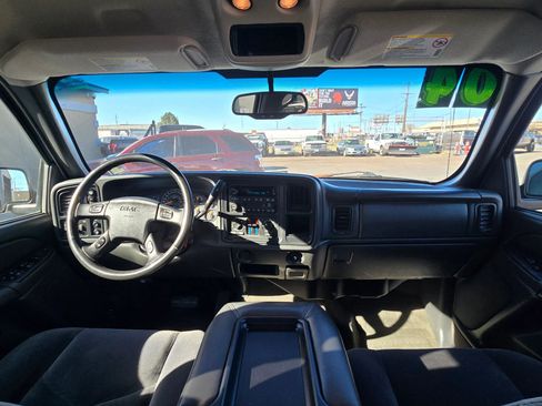 Used 2004 GMC Sierra 2500 SLE w/ Skid Plate Package image 13