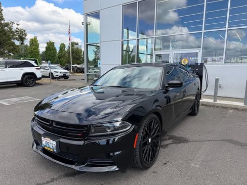 Used 2023 Dodge Charger SXT w/ Blacktop Package RWD image 3