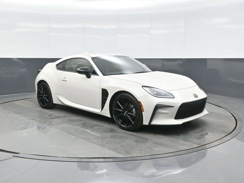 Certified 2025 Toyota GR86 Premium image 1