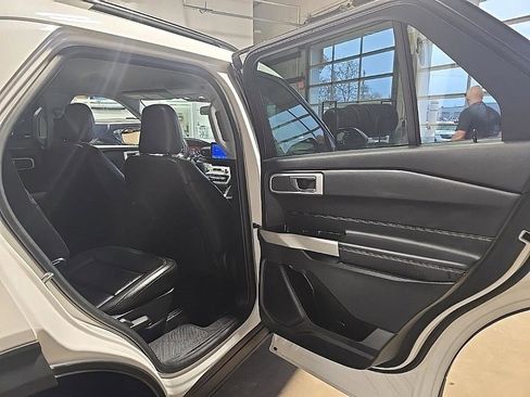 Used 2022 Ford Explorer XLT w/ Equipment Group 202A image 31