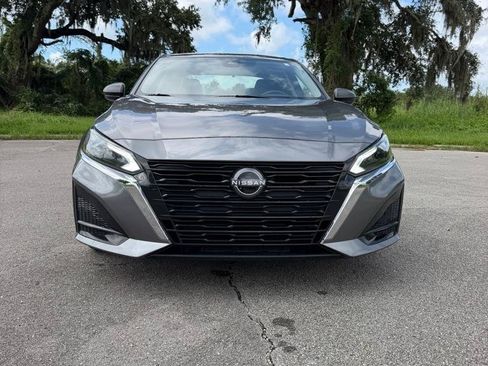 Used 2024 Nissan Altima 2.5 SV FWD image 9