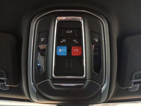 Used 2023 Jeep Grand Cherokee L Laredo RWD image 7