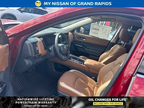 New 2026 Nissan Pathfinder Platinum AWD/4WD image 11
