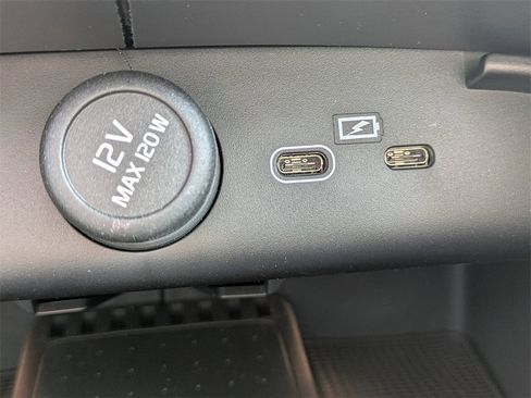 New 2025 Volvo XC40 B5 Plus w/ Climate Package image 23