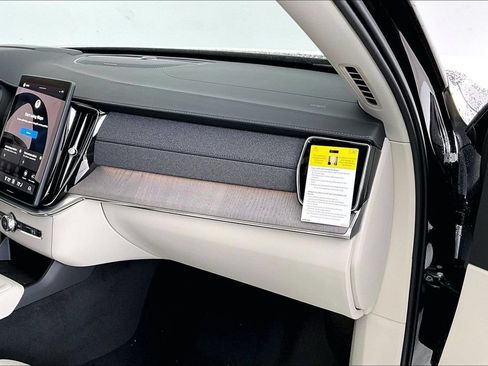 New 2026 Volvo XC90 T8 Ultra w/ Protection Package Premier AWD/4WD image 13