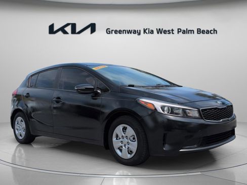 Used 2017 Kia Forte LX image 1