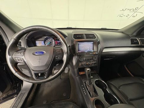 Used 2016 Ford Explorer XLT w/ Equipment Group 202A FWD image 5