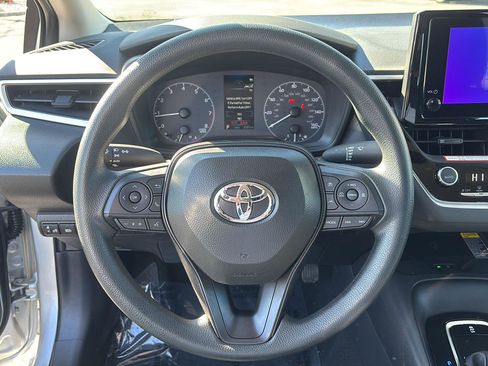 Used 2025 Toyota Corolla LE image 26