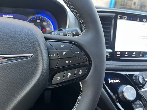 New 2026 Chrysler Pacifica Limited image 33