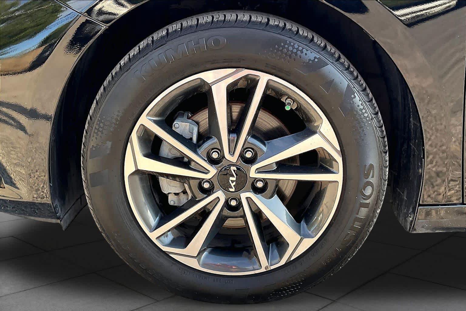 Used 2024 Kia Forte LXS w/ LXS Technology Package FWD image 10