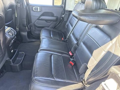 Used 2018 Jeep Wrangler Unlimited Sahara AWD/4WD image 17