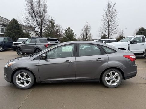 Used 2014 Ford Focus SE w/ SE Winter Package image 4