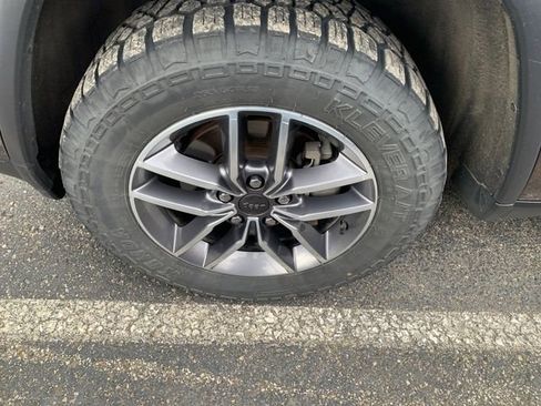 Used 2020 Jeep Grand Cherokee Laredo w/ Laredo X Package image 6