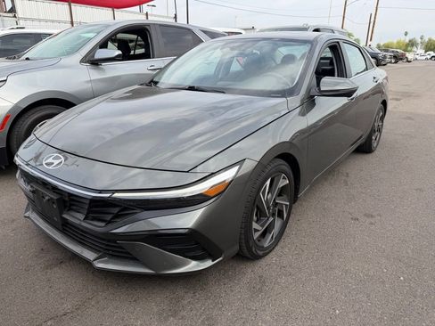Used 2024 Hyundai Elantra Limited image 6
